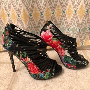 NEW Steve Madden Floral Strappy Heels